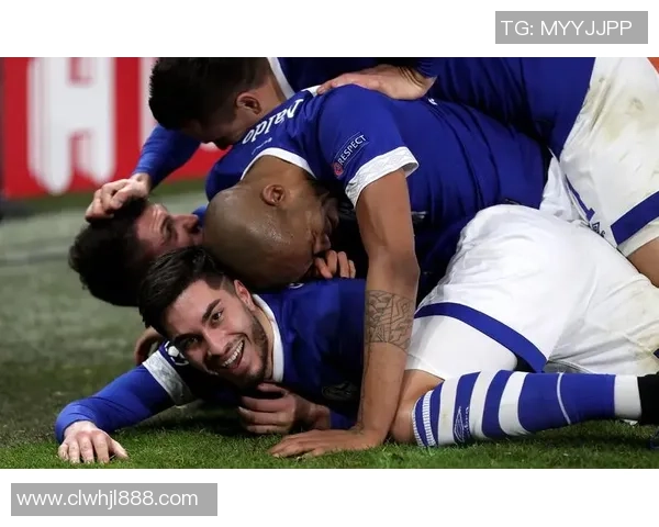 莫火车头与沙尔克的激烈对决展现足球魅力与团队精神的完美结合